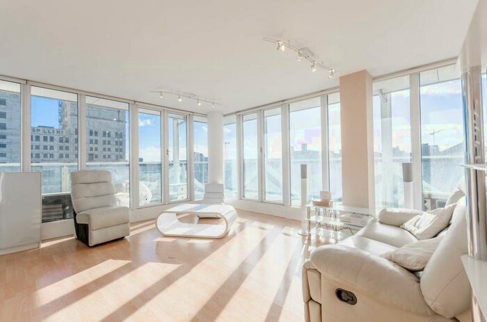 2 Bedroom Flat To Rent In Eastern Quay Apartments, Royal Docks, London, E16