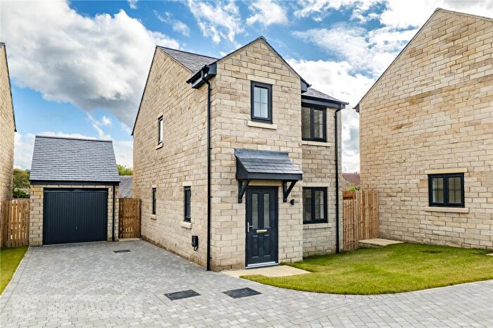 3 Bedroom Detached House For Sale In Hollyfield Avenue, Huddersfield, West Yorkshire, HD3