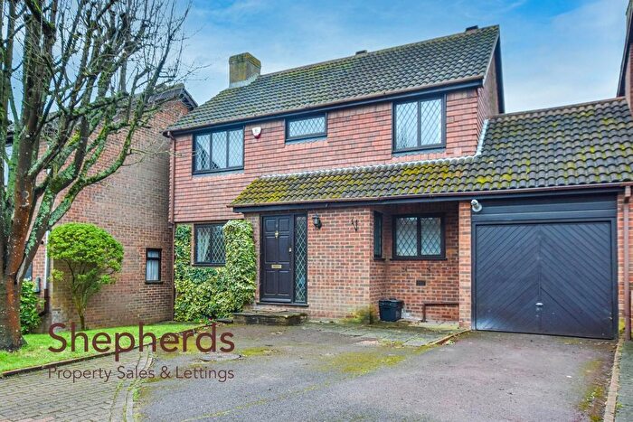 4 Bedroom Detached House For Sale In Badgers Croft, Broxbourne, EN10