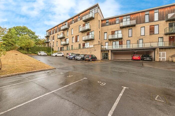 2 Bedroom Apartment For Sale In Church Street, Moldgreen, Huddersfield, West Yorkshire, HD5
