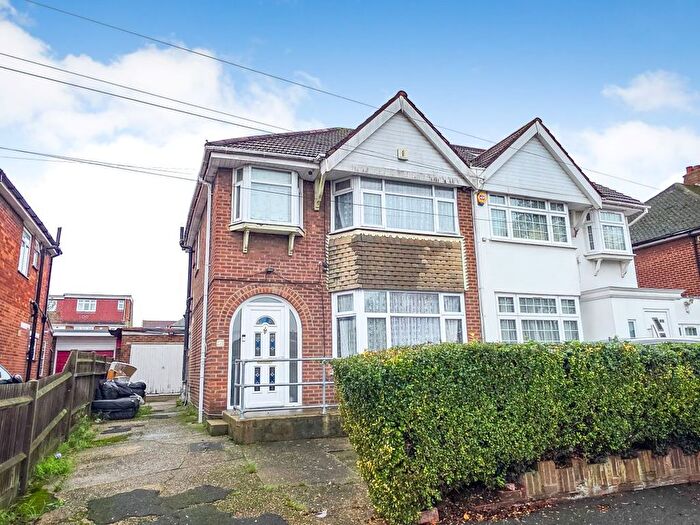 4 Bedroom Semi Detached House For Sale In Warley Avenue, Hayes, Middlesex, UB4