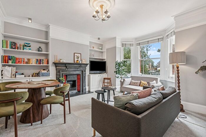 1 Bedroom Flat To Rent In Elmfield Road, Wandsworth Common, SW17