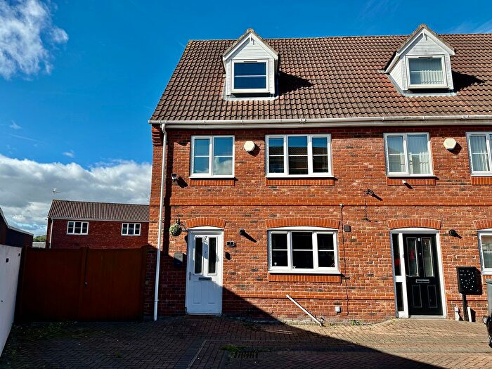 3 Bedroom End Terrace House For Sale In Mews Court, Armthorpe, Doncaster, DN3