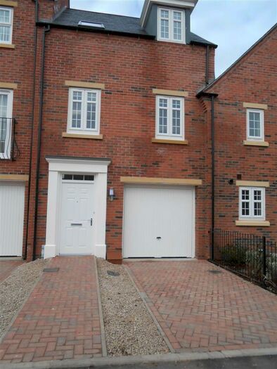 3 Bedroom Town House To Rent In River View, Newark, NG24