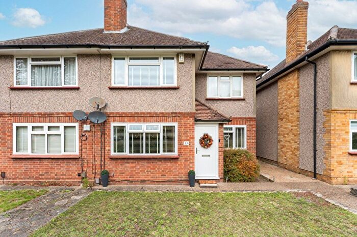 2 Bedroom Maisonette For Sale In Lymington Court, Suttton, Surrey, SM1