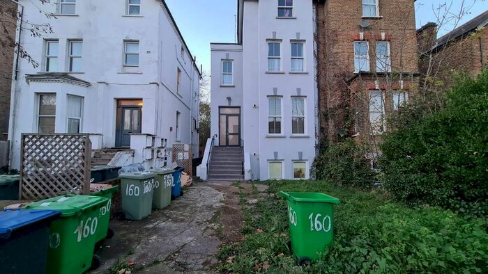 Studio To Rent In Croydon Road, London, SE20