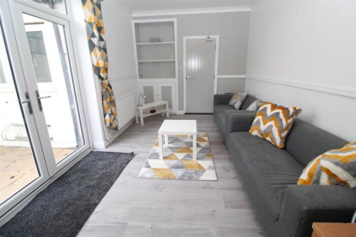 8 Bedroom Private Hall To Rent In Lisvane Street, Cathays, Cardiff, CF24