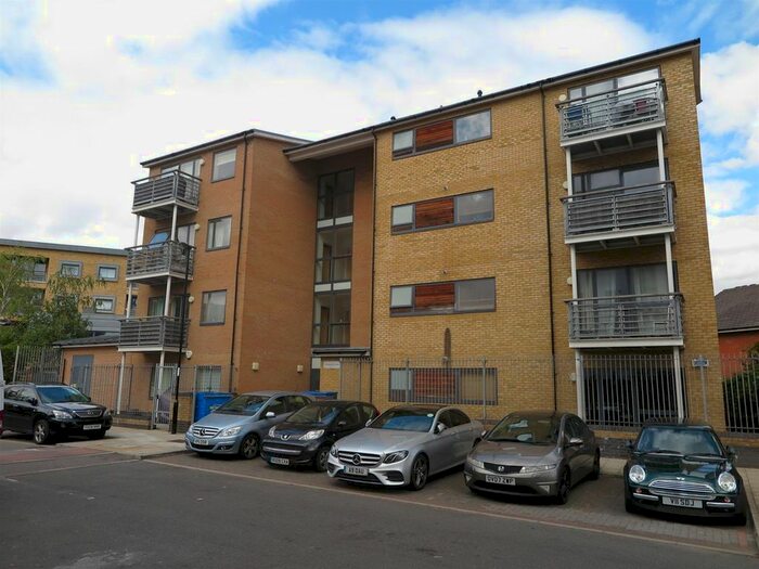 2 Bedroom Flat To Rent In Goldsworthy Gardens, London, SE16