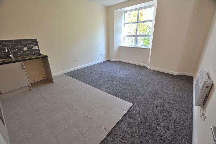 2 Bedroom Flat To Rent In Cemetery Road, Porth, CF39