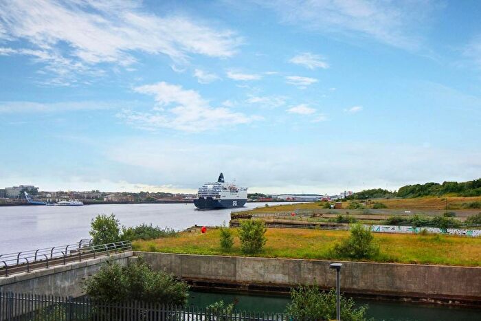 2 Bedroom Flat For Sale In Smokehouse Two, Smiths Dock, NE29
