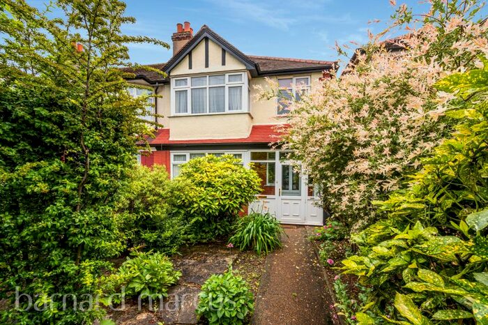 3 Bedroom House To Rent In Reigate Avenue, Sutton, SM1