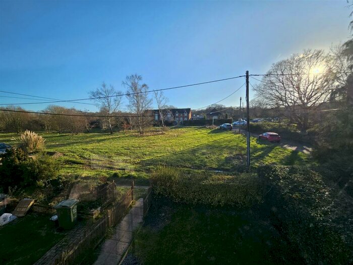 3 Bedroom Detached House To Rent In Oak Hill, Guildford, GU3