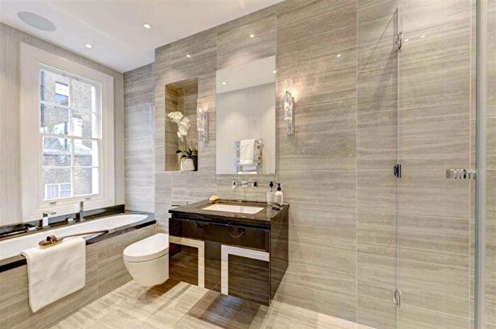 3 Bedroom Flat To Rent In Montagu Square, South Marylebone, W1H