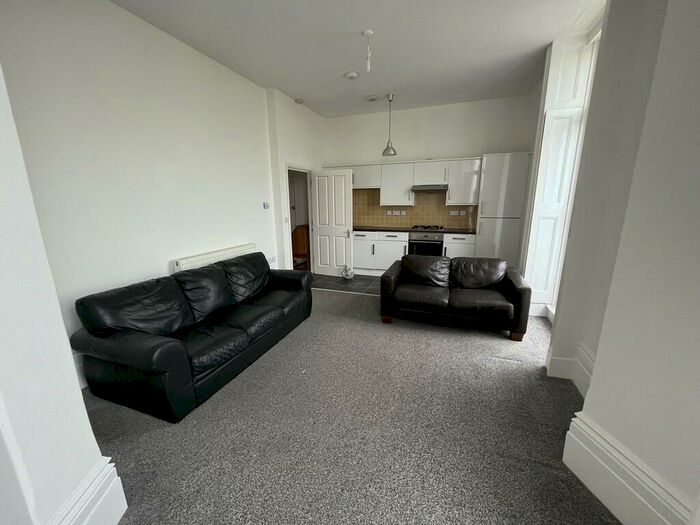 1 Bedroom Flat To Rent In Sea Front, Hayling Island, PO11