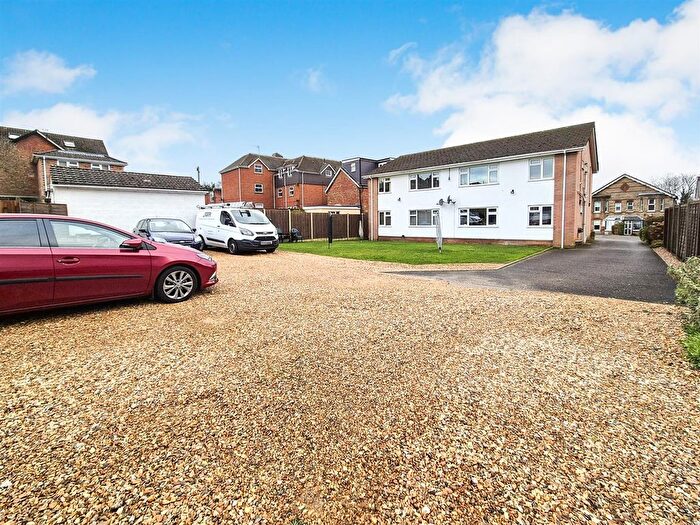 2 Bedroom Flat For Sale In Sea View Road, Parkstone, Poole, BH12