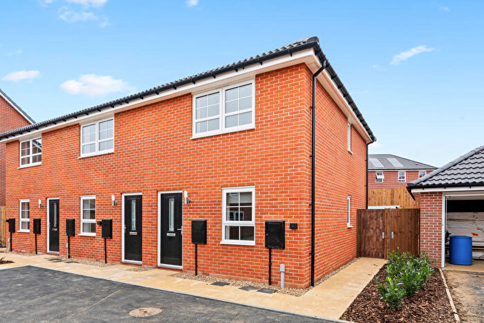 2 Bedroom End Of Terrace House To Rent In Humprey Way, Rackheath, NR13