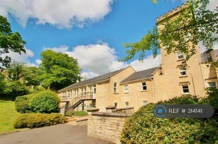 2 Bedroom Flat To Rent In The Moorlands, Bath, BA2