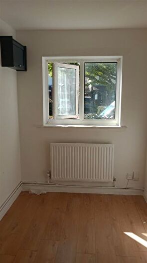 2 Bedroom Flat To Rent In Ashdown Lane, Birchwood, WA3