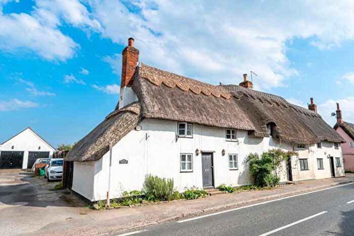 2 Bedroom Cottage For Sale In The Street, High Roding, Dunmow, Essex, CM6
