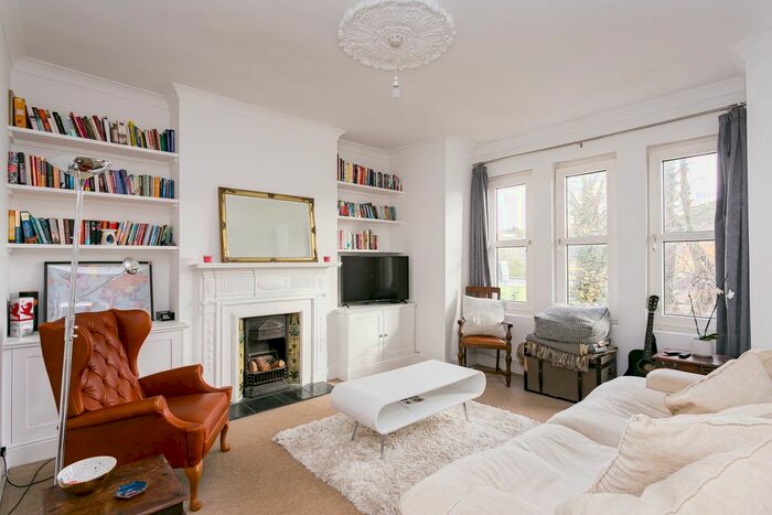 3 Bedroom Flat To Rent In Harborough Road, London, SW16