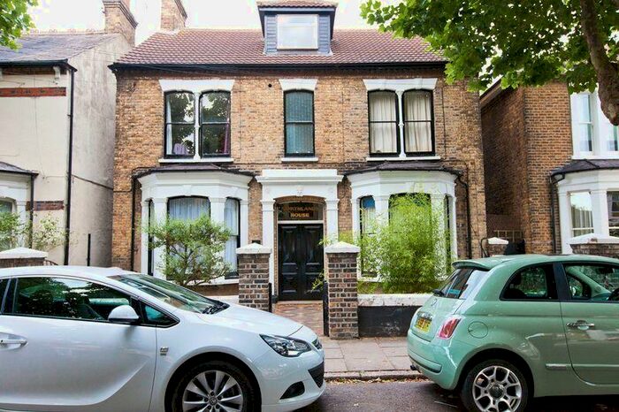 1 Bedroom Flat To Rent In Park Road, Westcliff-On-Sea, SS0