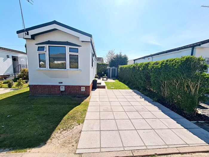 1 Bedroom Park Home For Sale In Dee Road, Willows Riverside Park, Windsor, Berkshire, SL4