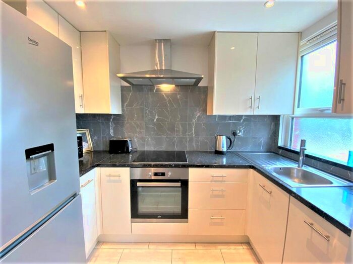 2 Bedroom Flat To Rent In Windmill Road, Ealing, W5