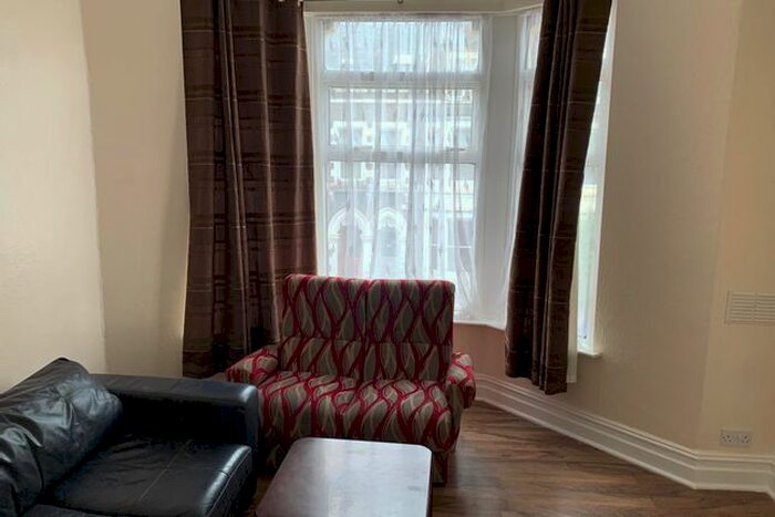 2 Bedroom Flat To Rent In Claude Road, Roath, Cardiff, CF24