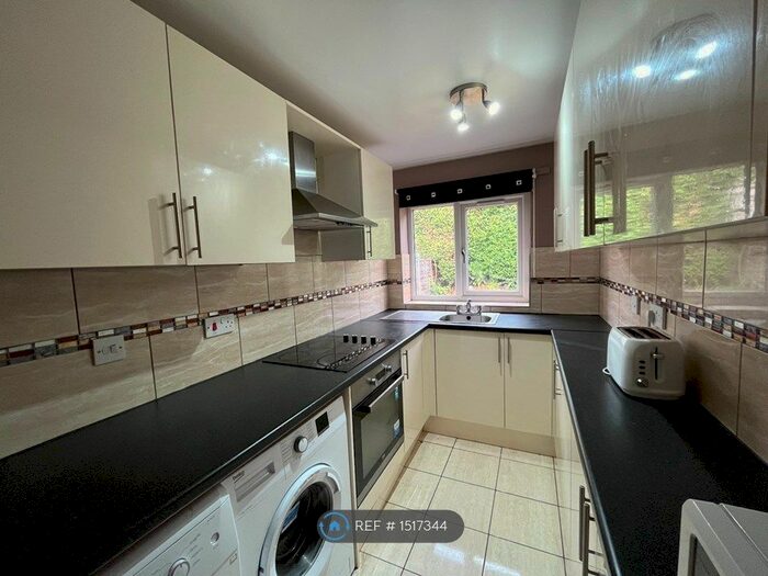 4 Bedroom Semi-Detached House To Rent In Chapel Lane, Leeds, LS6