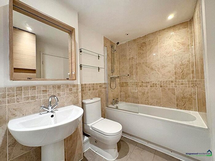 2 Bedroom Terraced House To Rent In Bluecoat Close, Nottingham, NG1