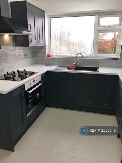 2 Bedroom Flat To Rent In Snakes Lane, Woodford Green, IG8