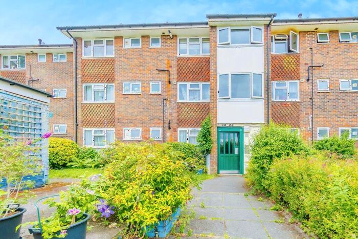 2 Bedroom Flat For Sale In Fir Tree Gardens, Croydon, CR0