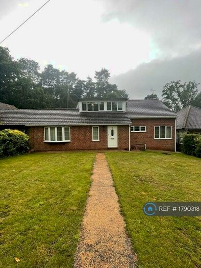 4 Bedroom Semi-Detached House To Rent In Old Wokingham Road, Crowthorne, RG45