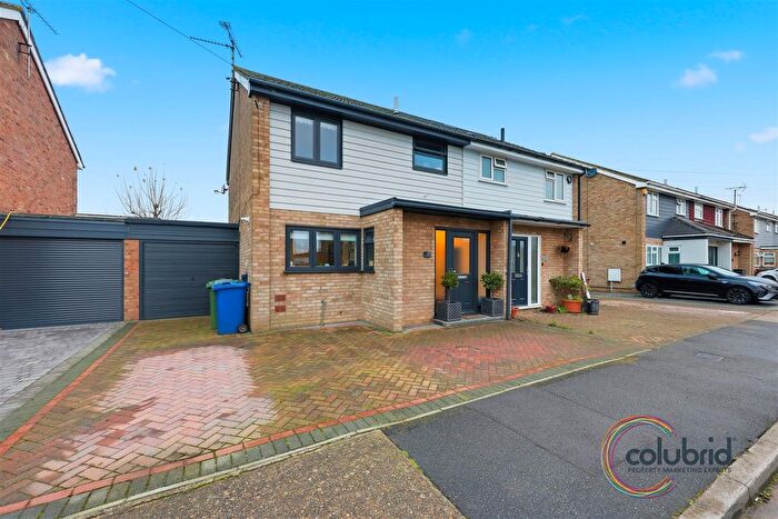 3 Bedroom Semi-Detached House For Sale In Beechcroft Avenue, Linford, SS17