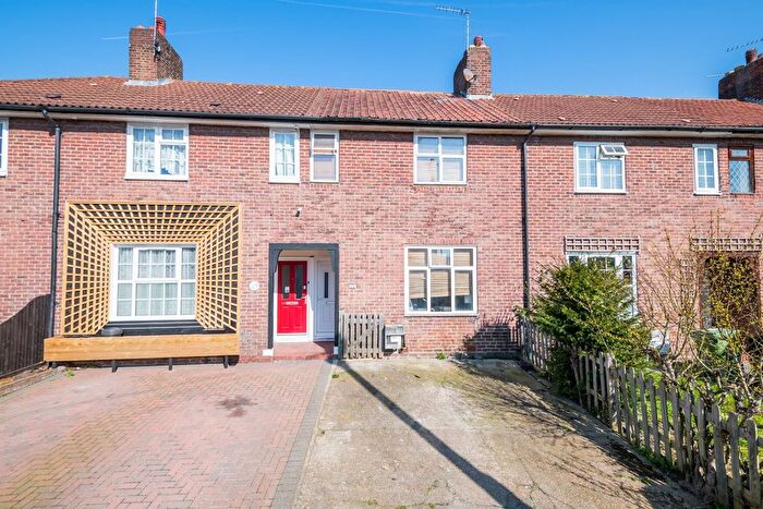 3 Bedroom Terraced House For Sale In Launcelot Road, Bromley, BR1