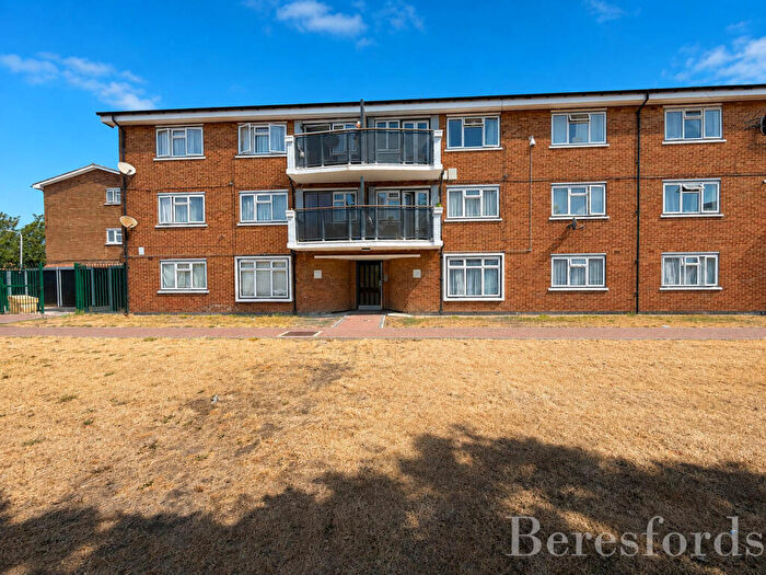 2 Bedroom Apartment For Sale In Bader Way, Rainham, RM13