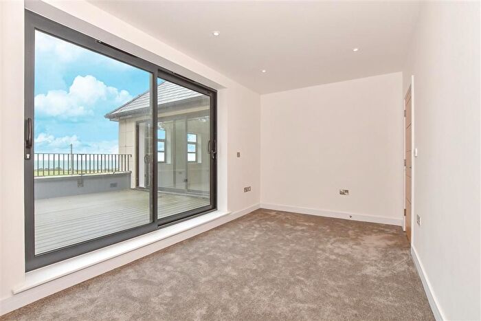 2 Bedroom Flat For Sale In Convent Road, Broadstairs, Kent, CT10