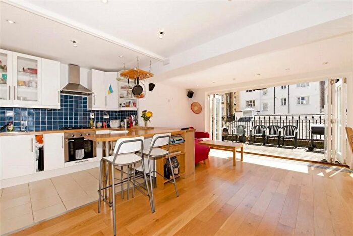 3 Bedroom Flat To Rent In Prince Regent Mews, Camden, London, NW1