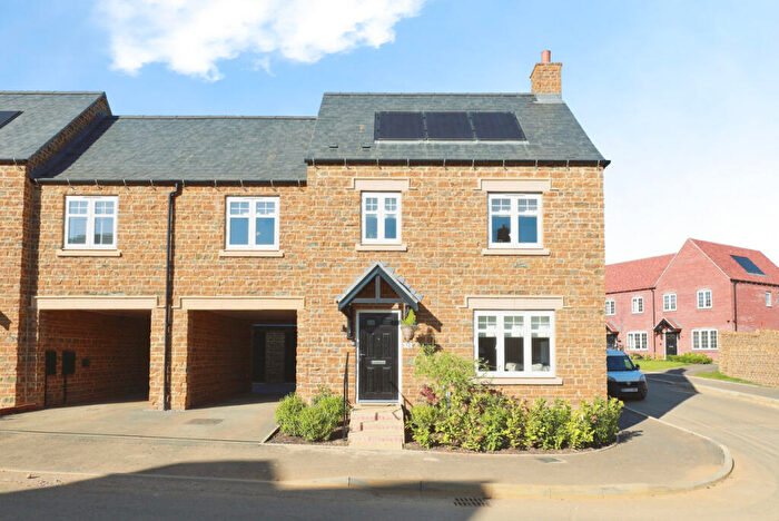 3 Bedroom Link Detached House For Sale In Augustus Way, Banbury, OX16