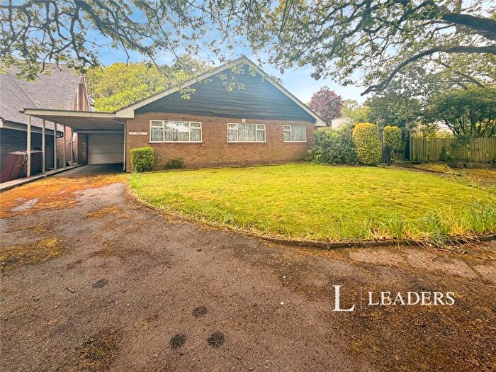 3 Bedroom Bungalow For Sale In Eakring Road, Mansfield, Nottinghamshire, NG18