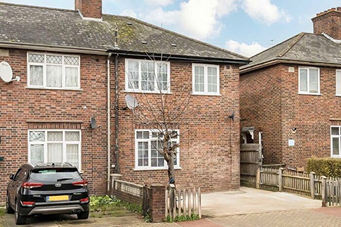 4 Bedroom Property To Rent In Southcroft Road, London, SW17