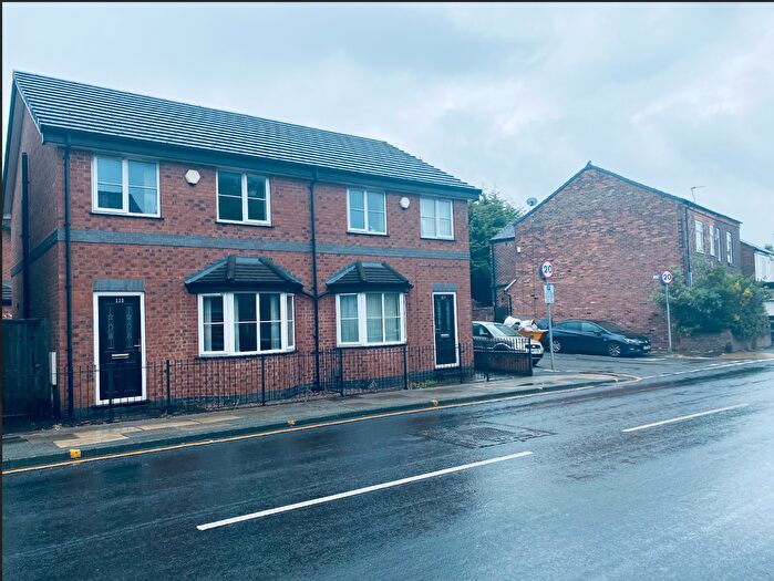 3 Bedroom Semi-Detached House To Rent In Partington Lane, Swinton, M27