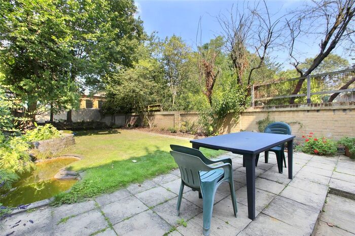 3 Bedroom Flat To Rent In North Side Wandsworth Common, Battersea, London, SW18