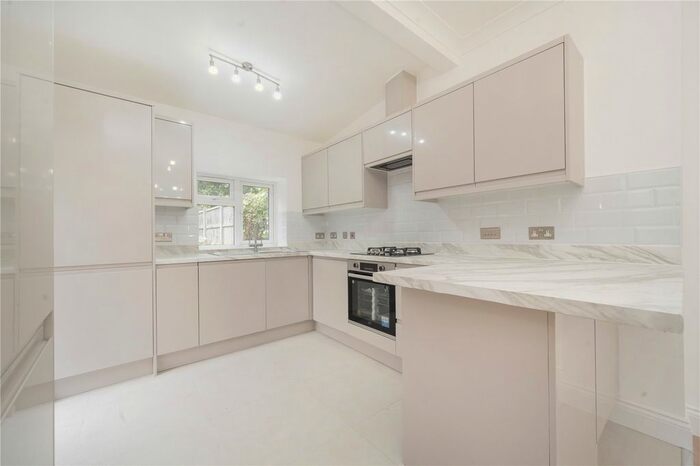 2 Bedroom Flat To Rent In Chichele Road, London, NW2