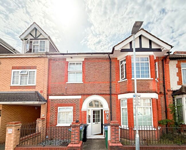 2 Bedroom Flat To Rent In Kensington Avenue, Watford, WD18