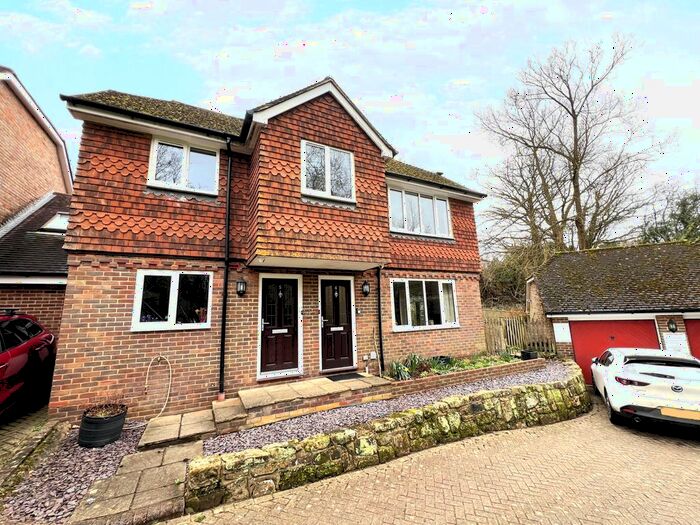 3 Bedroom Maisonette To Rent In Mill Stream Close, Ashurst, Tunbridge Wells, TN3