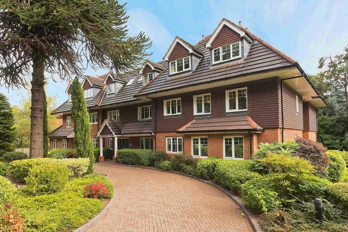 2 Bedroom Flat To Rent In Cavendish Court, Cavendish Road, KT13