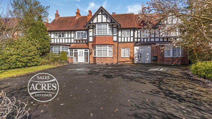 6 Bedroom Detached House For Sale In Lichfield Road, Four Oaks, Sutton Coldfield, B74