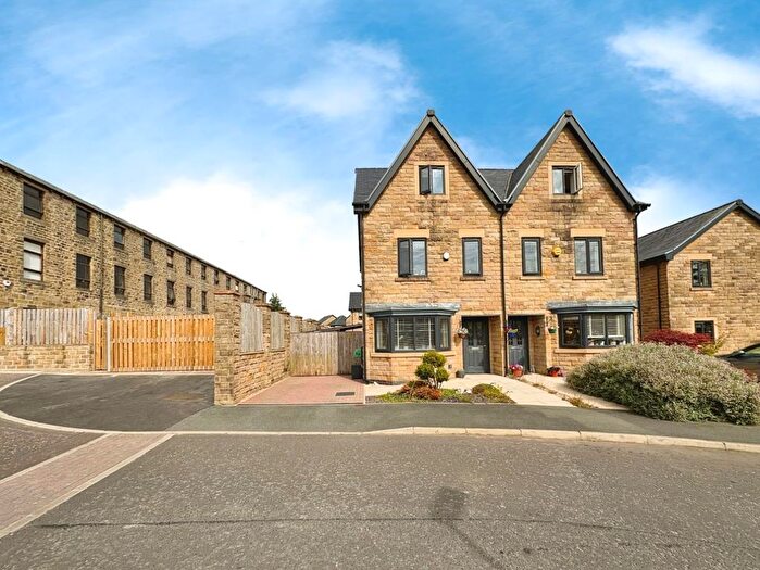 3 Bedroom Semi-Detached House For Sale In Broadstones, Salterforth, BB18
