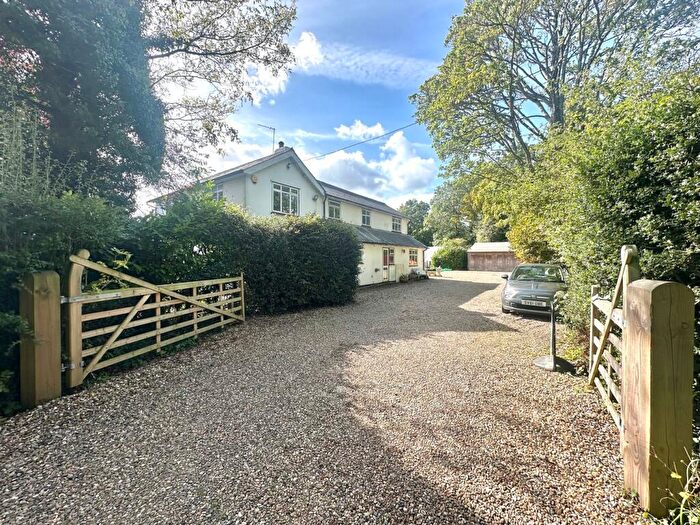 4 Bedroom Detached House For Sale In Shantock Lane, Bovingdon, HP3